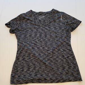 Reebok Women's Medium Black and White Short Sleeve V-Neck Athletic T-Shirt